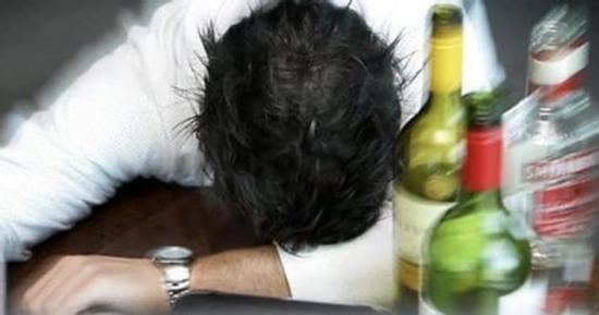 Người đàn ông trẻ nguy kịch sau khi uống một loại rượu ngoại