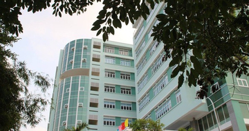 TPHCM: Một trường cao đẳng nợ lương hơn 3 năm, giảng viên phải đi giao hàng kiếm sống