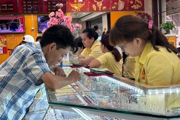 Giá vàng SJC chênh gần 30 triệu đồng/lượng: Có nên mua hay chờ hạ nhiệt?