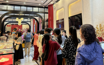 'Phố vàng' Trần Nhân Tông vắng lặng ngày cửa hàng Bảo Tín Minh Châu tạm đóng cửa