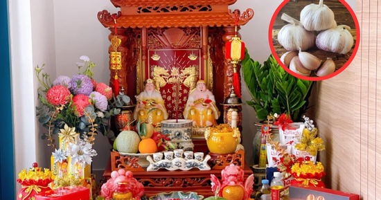 Cách đặt tỏi trên bàn thờ thần Tài hút tài lộc, tiền vào như nước không phải ai cũng biết