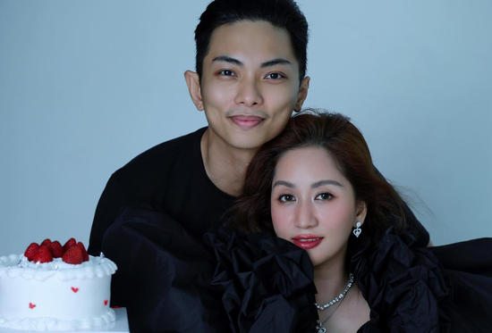 Nhân sinh nhật tuổi 44 của Khánh Thi, Phan Hiển gọi vợ là 'nữ hoàng của anh'