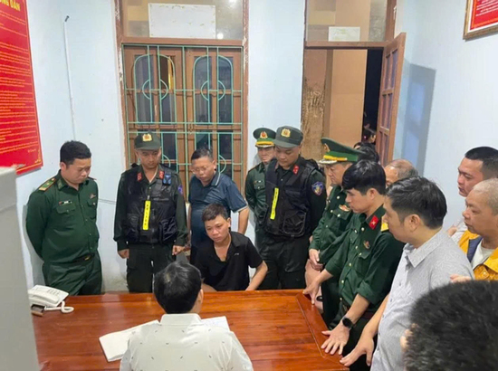 Bắt gã thanh niên sát hại tài xế taxi, bắn bố mẹ vợ ở Quảng Trị