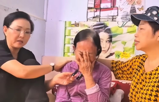 Nghệ sĩ Phụng Nghi: Sáng bán vé số, tối nhặt ve chai nhưng từ chối 1 cây vàng