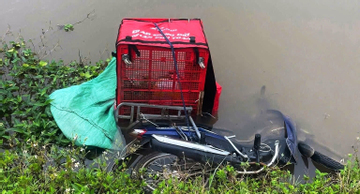 Phát hiện thi thể nam shipper cùng xe máy dưới mương nước ở Ninh Bình
