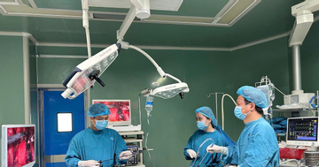 Xuyên đêm cứu sản phụ mang song thai, 1 trong 1 ngoài tử cung