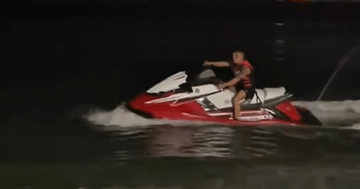 TikToker 1 triệu follow 'quẩy' mô tô nước ở khu vực cấm tại Nha Trang: Công an đang chờ làm việc