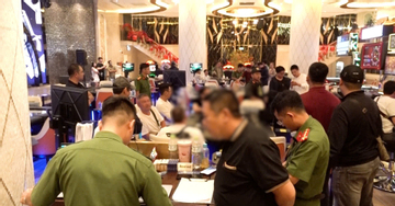 Nhiều người nước ngoài đánh bạc trái phép tại tầng hầm khách sạn ở Nha Trang