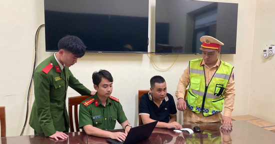 Tài xế ô tô vi phạm nồng độ cồn 'thông chốt', va chạm xe CSGT ở Quảng Ninh