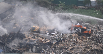 Hiện trường tan hoang sau vụ cháy kho xưởng làm 1 người tử vong ở Hà Nội