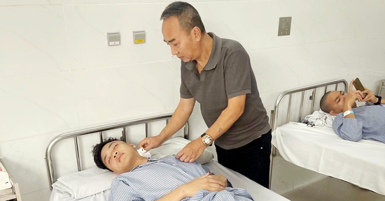 Nỗi đau của gia đình nam sinh sau vụ bị đánh dã man ở Hà Nội