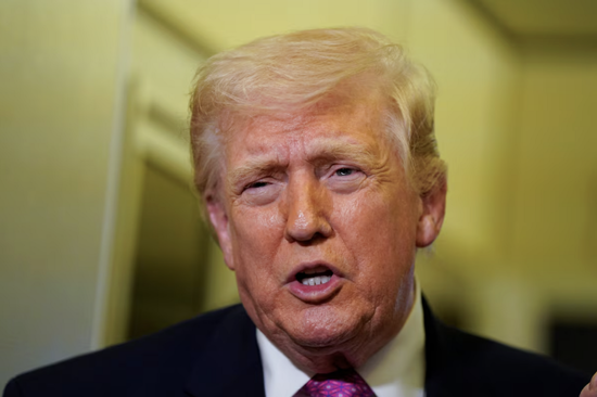 Ông Trump cảnh báo phá hủy toàn bộ nhà máy năng lượng và giếng dầu Iran