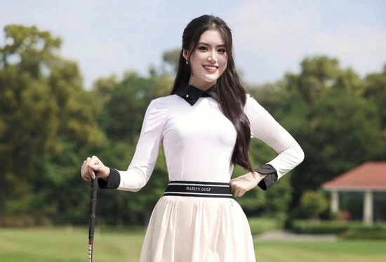 Rời xa ánh đèn sân khấu, mặt mộc của tân Hoa hậu Phan Phương Oanh thực sự ra sao?