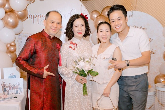 Vợ chồng Hồng Đăng dự kỷ niệm 30 năm ngày cưới của NSƯT Nguyệt Hằng - Anh Tuấn