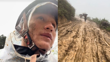 Xúc động thầy giáo vùng cao bùn bắn tận mặt, hướng dẫn trẻ đi học trên đường lầy