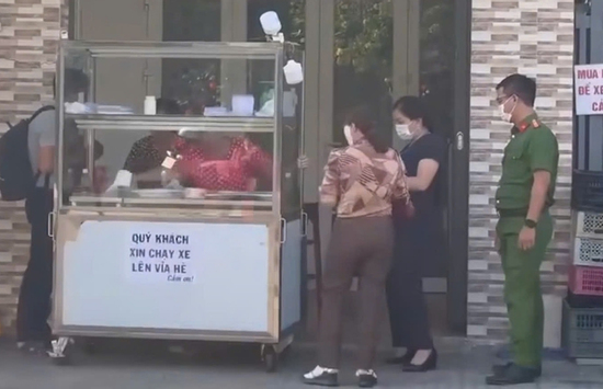 Thêm 48 người nhập viện nghi ngộ độc do ăn bánh mì ở TPHCM