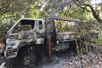 Xe tải cẩu vướng dây điện ở Hà Nội, nam tài xế tử vong