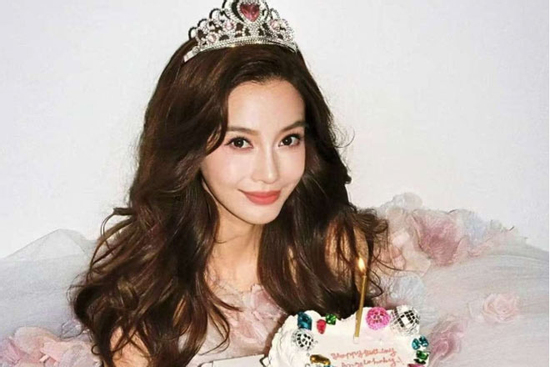 Angelababy gây sốt với bức ảnh 20 tuổi giữa lúc Huỳnh Hiểu Minh có bạn gái