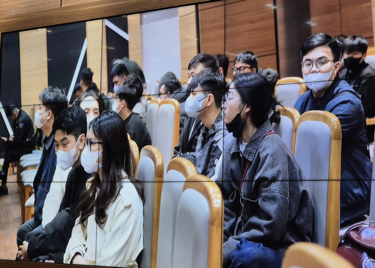 Bắt nhiều bình luận viên nổi tiếng và những kẻ cầm đầu của Xôi lạc TV