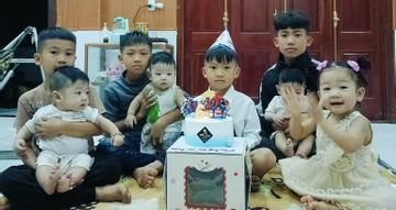 Cuộc sống 'ăn đứng, ngủ ngồi' của người mẹ Quảng Trị 32 tuổi có 8 con