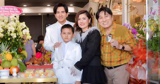 Đan Trường sang Mỹ ủng hộ việc kinh doanh của vợ cũ, khẳng định mối quan hệ thân thiết sau ly hôn