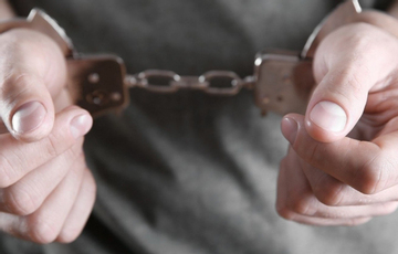 Người đàn ông 'ngáo đá' bất ngờ đuổi chém 3 thanh niên không quen ở Hà Nội