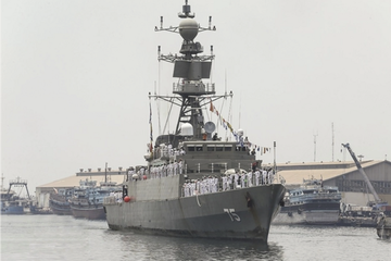 Video cận cảnh tàu ngầm Mỹ bắn chìm chiến hạm hộ vệ Iran