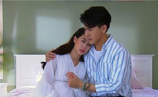 Đêm tân hôn nghe tiếng sột soạt, tôi khóc thét khi thấy một đôi mắt dưới giường