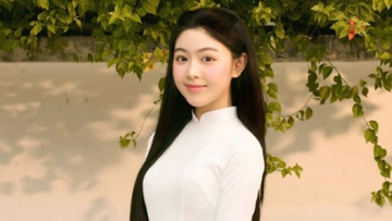 Khách Tây xếp hàng xem con gái MC Quyền Linh chụp ảnh