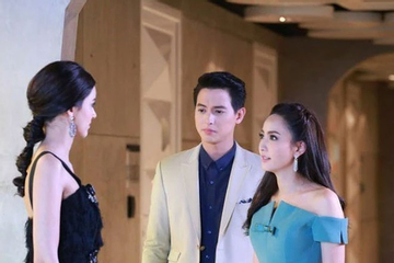 Nghe tiếng khóc nhà hàng xóm, chồng vứt bát cơm lao đi như bay, tôi chạy theo thì chết lặng trước cảnh tượng bên trong