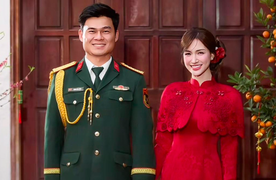 Ca sĩ Hòa Minzy công khai bạn trai là quân nhân?