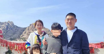 Hơn 30 năm thất lạc, người phụ nữ vỡ òa khi gặp lại cha mẹ ruột