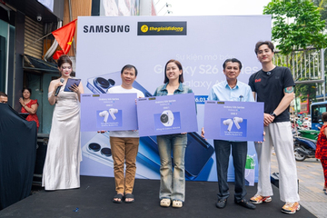 Thế Giới Di Động chính thức trao tay chiếc Flagship Galaxy S26 series cho những khách hàng đầu tiên sở hữu
