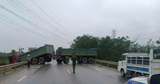 Va chạm xe đầu kéo, 2 người phụ nữ tử vong