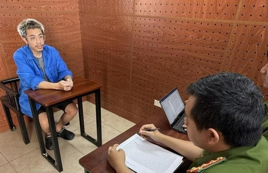 Bắt tạm giam 'bác sĩ tâm linh' rởm lừa tiền nhiều người bằng chiêu trò trừ tà