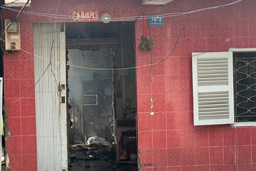 Cháy lớn giữa trưa, 5 căn nhà ở TP.HCM bị ảnh hưởng