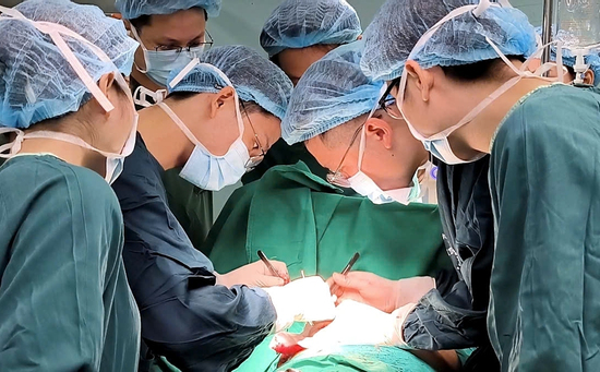 Cơn ác mộng hoại tử ngực sau ba lần phẫu thuật thẩm mỹ liên tiếp