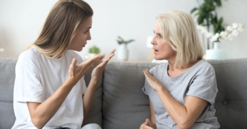 Ngày đầu làm dâu tôi dậy rất sớm, mẹ chồng đưa một tờ giấy 