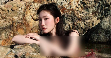 Ca sĩ Juky San mặc bikini tắm trong Giếng Tiên: Chế tài xử lý sẽ như thế nào?