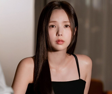 Dẫn chồng đi đám cưới bé đồng nghiệp, anh nhìn vào bụng cô dâu nói một câu khiến tôi tá hỏa