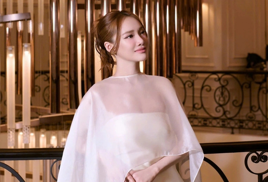 Nhã Phương thon gọn, nhan sắc thăng hạng sau khi sinh con thứ ba