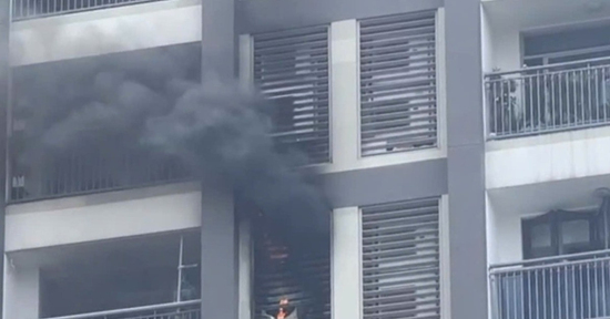 Cháy căn hộ tầng 10 chung cư cao cấp ở TPHCM, cư dân hoảng loạn tháo chạy