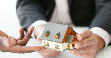 Cháu ép đòi thừa kế, bà ngoại 70 tuổi tìm luật sư 'lật ngược tình thế'