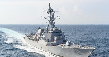 Hai tàu chiến Mỹ đi qua eo biển Hormuz, đàm phán ở Pakistan vẫn tiếp tục