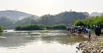 Hai vụ đuối nước cách nhau nửa giờ trên cùng con sông, 3 học sinh tử vong