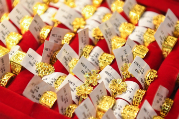 Giá vàng ngày 13/4/2026 rơi thẳng đứng, vàng miếng SJC giảm mạnh