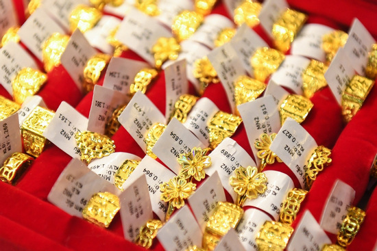 Giá vàng ngày 13/4/2026 rơi thẳng đứng, vàng miếng SJC giảm mạnh