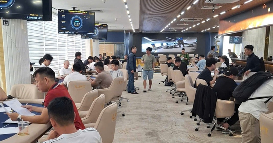 Cảnh sát đột kích ổ đánh bạc 'đội lốt' giải Poker trong khách sạn 5 sao