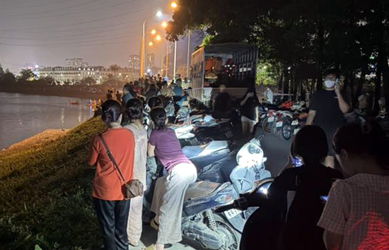Hà Nội: Hai thiếu niên tử vong dưới hồ Yên Sở