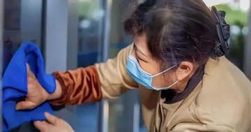 8 năm làm giúp việc, tôi thấy rõ nỗi đau chung của tuổi già: Giàu mấy cũng không tránh khỏi